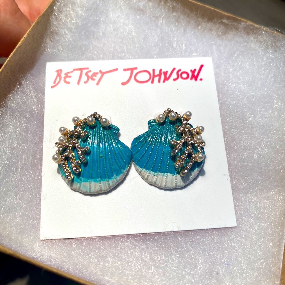 Betsey Johnson Shell Turquoise Studs and Pearl NWT